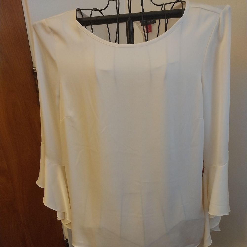 NWT Vince Camuto Elegant Cream Women's Top. Size XL. Belle Sleeves, Pleated Back